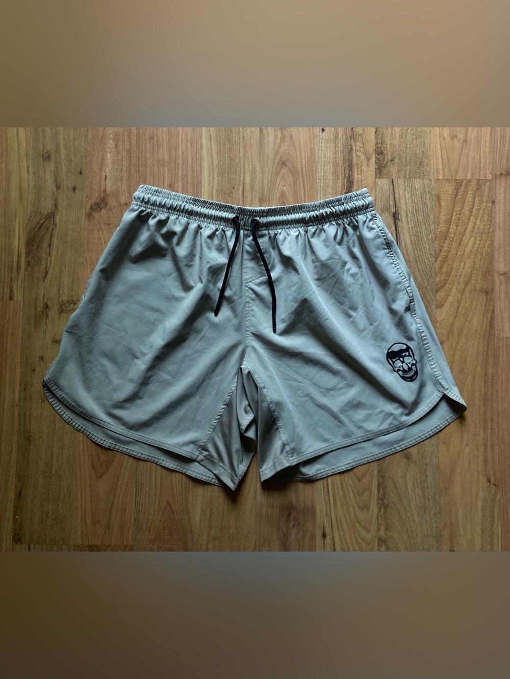 Gymreapers Mens XXL Beige Stretch Athletic Shorts Skull Logo 7” Inseam